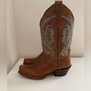 Genuine Leather Nocona Cowboy boots bluebonnet